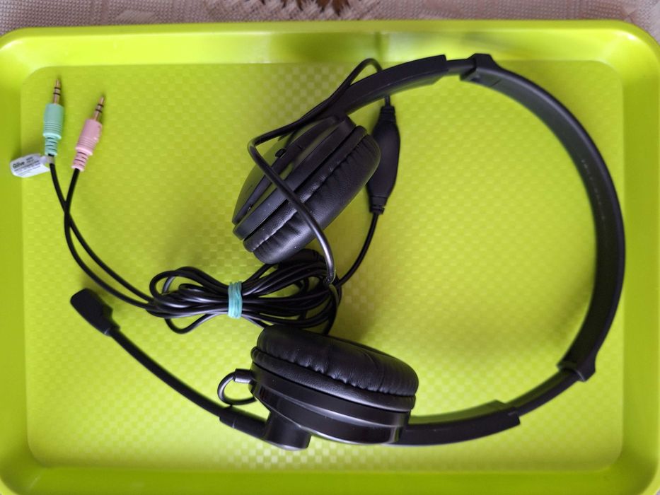Casti audio stereo cu microfon si potentiometru reglare volum