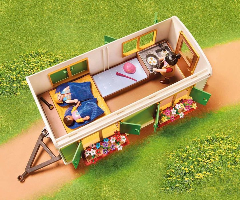 Нови Playmobil 71043 Катамаран и 70510 Дом на понита