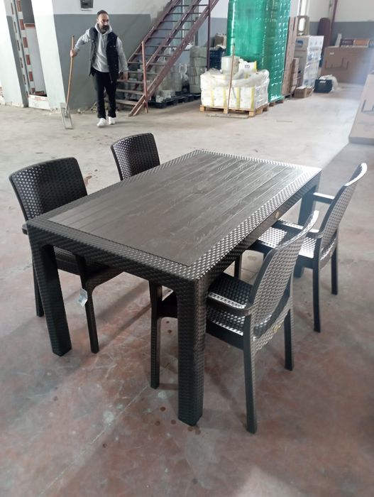 Vand sezlonguri, mese terasa cu scaune, scaune chiavari