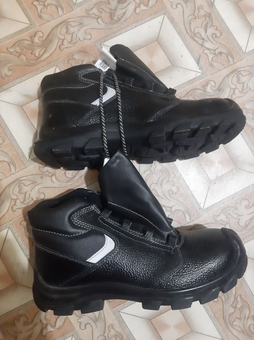 Продам ботинки летние