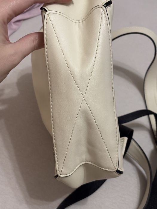 Rucsac Calvin Klein Jeans mini crem/alb – stare foarte bună