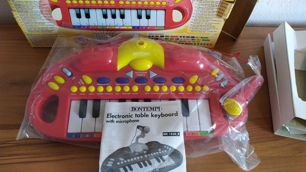 Електронен синтезатор с микрофон - Bontempi (нов)