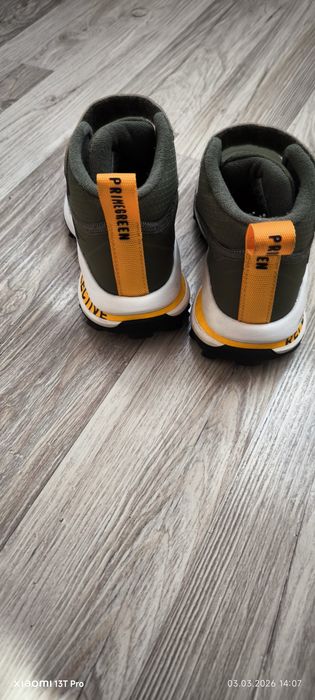 Детски зимни адидаски.