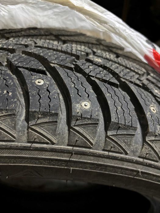 Продам шипованные шины 235/60/R18 Maxxis Premitra Ice Nord NP5