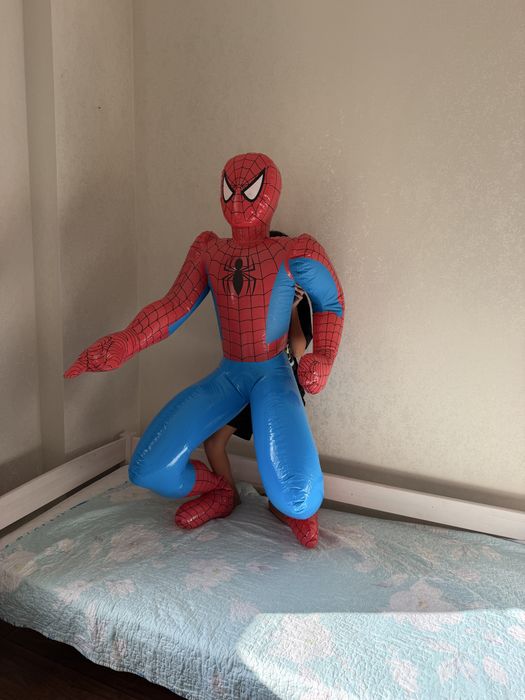 Надувной человек паук