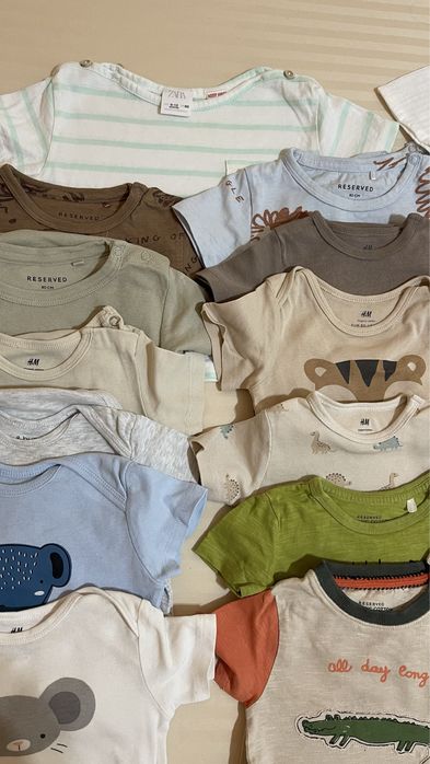 Vand haine baietel marimea 80.