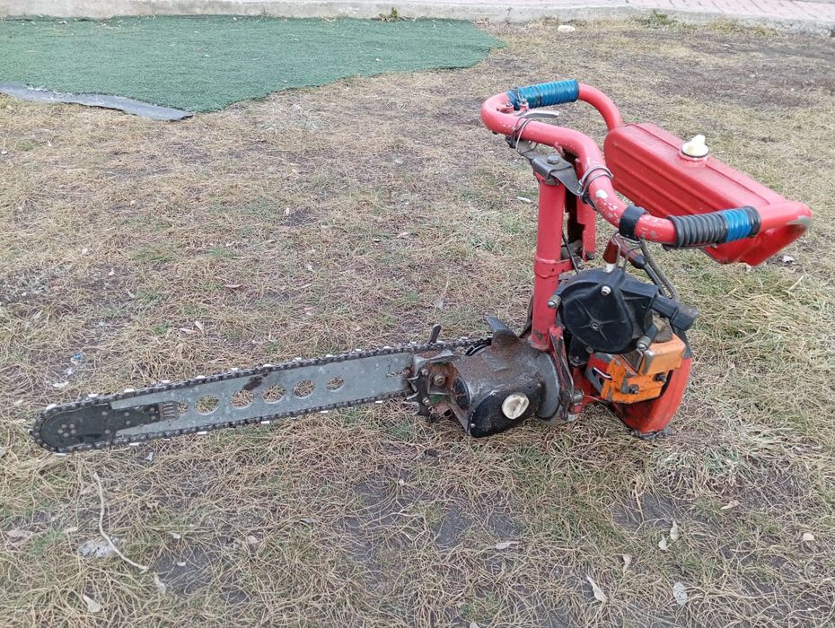 Продам бензопила Урал