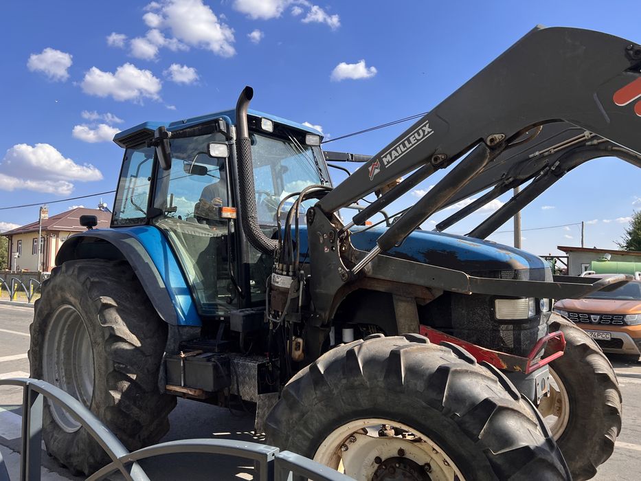 Tractor New Holland TM 135 cu încărcător