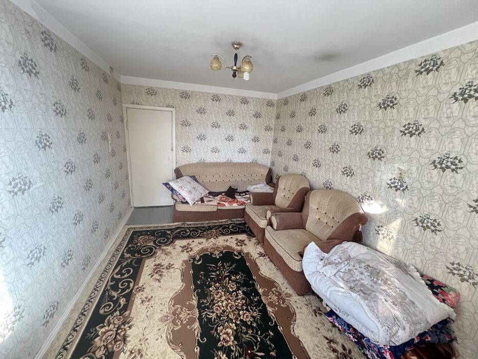 Divan sotiladi 2ta kreslosi bilan birgalikda