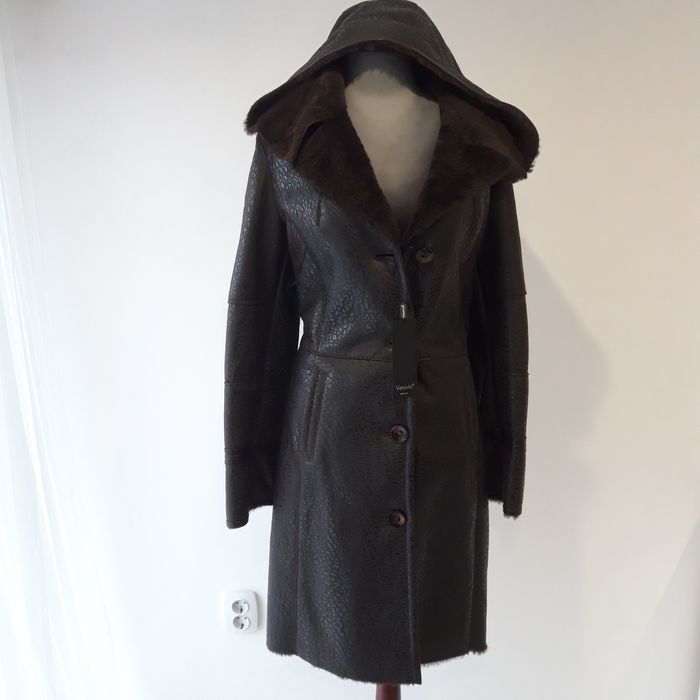 Нов Елегантен Кафяв Кожух "Vesivio Milano" естественна кожа с качулка