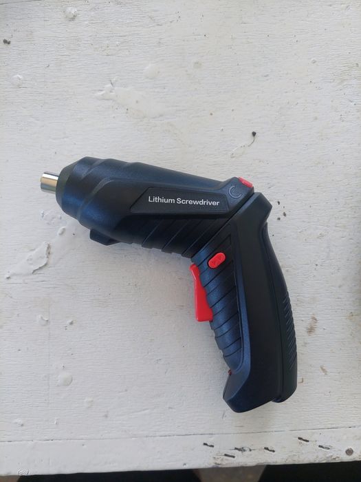 Продавам BOSCH PSR 1200 и две електрически отвертки