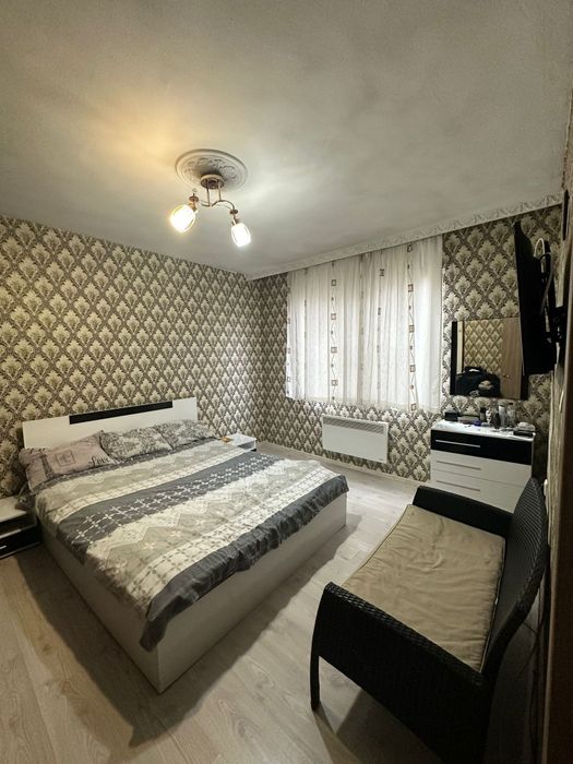 Продава се Тристаен апартамент в Търговище, Център - 85 кв.м за 1350 €/кв.м - Снимка #2