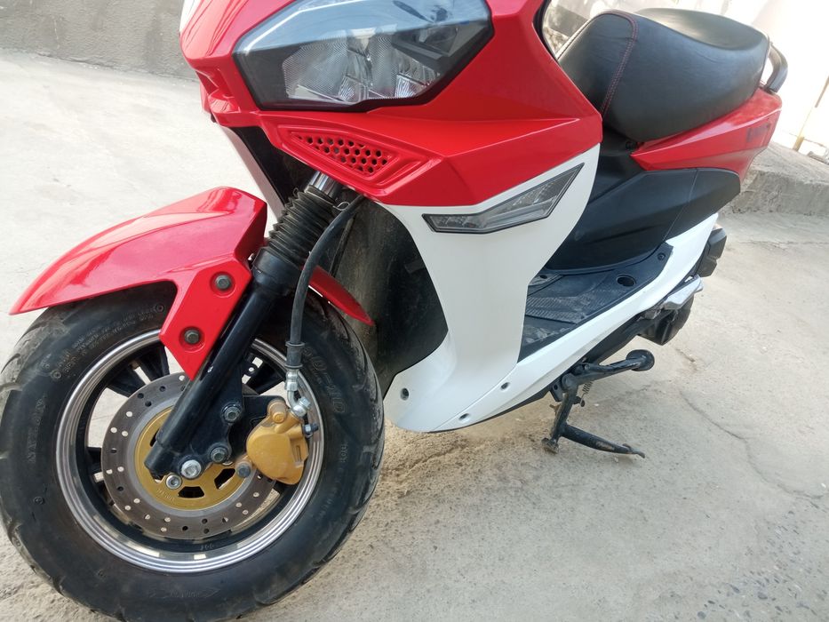 Скутер бонви.   .