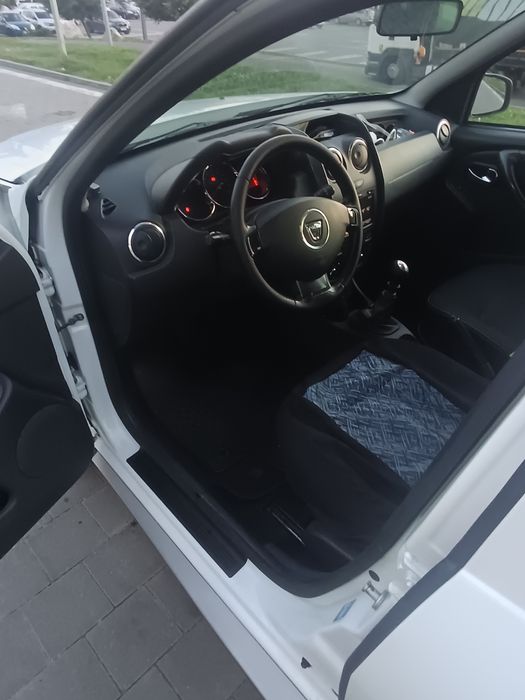Vând Dacia Duster Prestige
