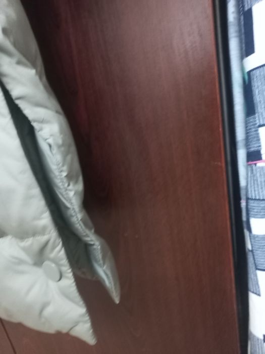 Пуховик   тёплый  и  лёгкий !