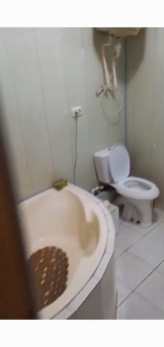 хазарс сентрда 2хонали квартира сотилади йоли устинда