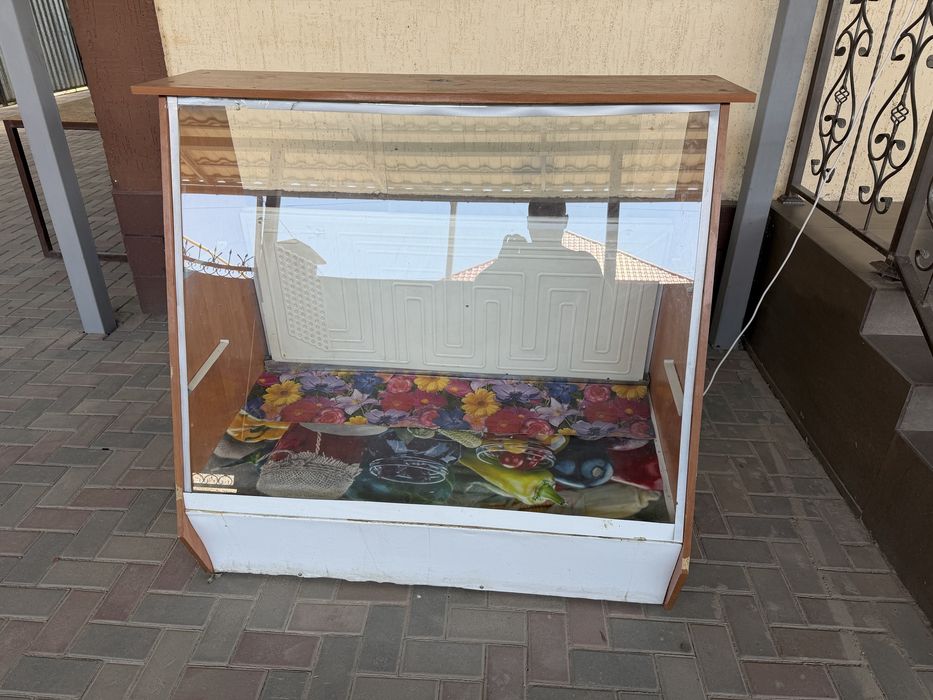 Продам витринный холодильник