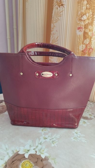 Нова дамска луксозна чанта червен лак