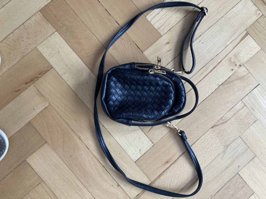 Черна чантичка - нова