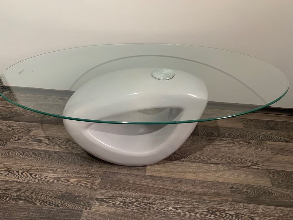 Стъклена холна маса