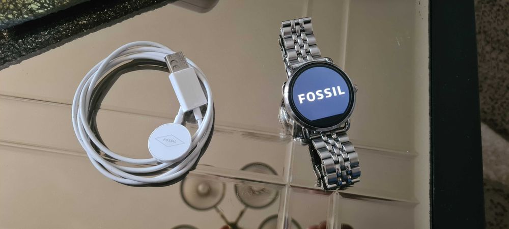 Ceas dama smartwatch fossil