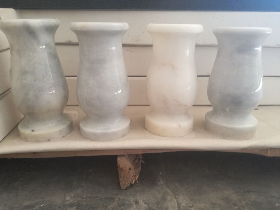 Marmura alba si marmura gri