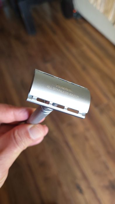 Aparat de ras  clasic, Feather AS-D2, stare excelenta, ca nou.