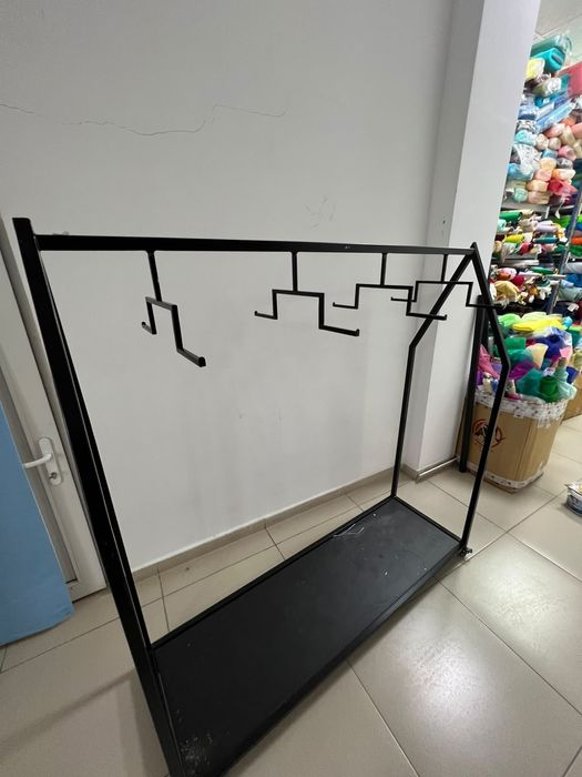 Продается вешалки (2шт)