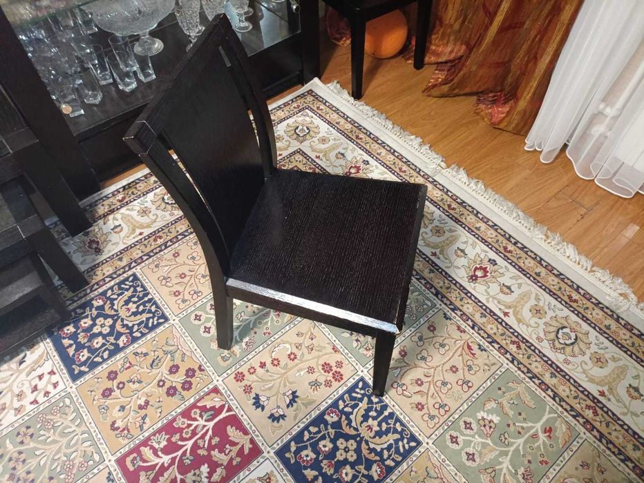 Обеденные стулья черное дерево