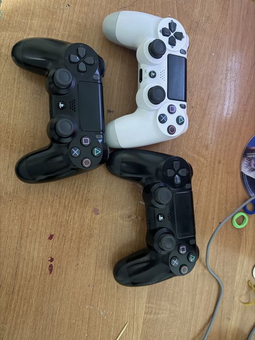Продам 3 геймпада на PlayStation 4