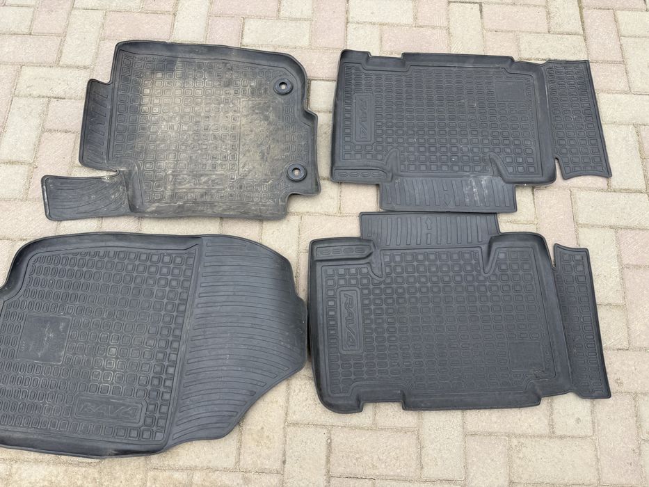 Полики RAV4 полный комплект