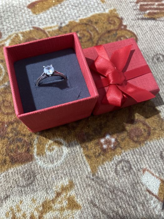 Vând inel din argint