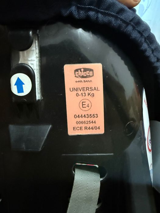 Vând Scoică Chicco prindere ISOFIX