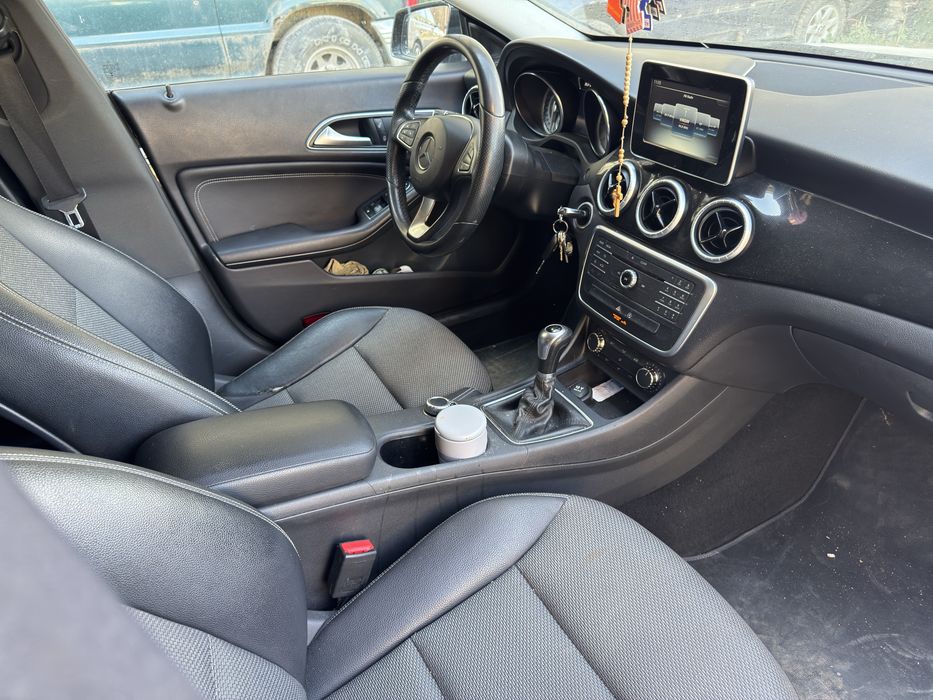 Mercedes CLA 200 usor accidentat