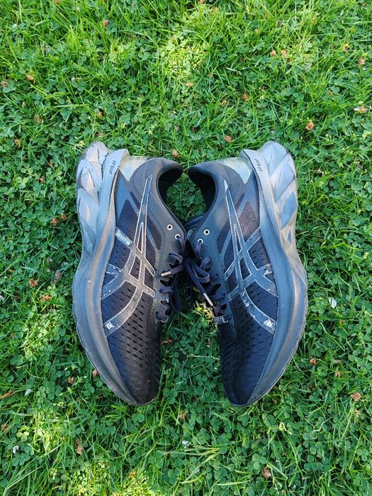 Asics novablast Platinum