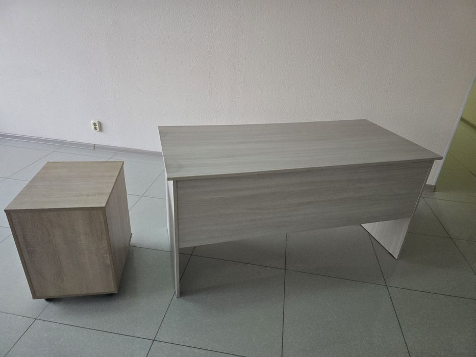 Продам стол и тумбу б/у 10000 тг