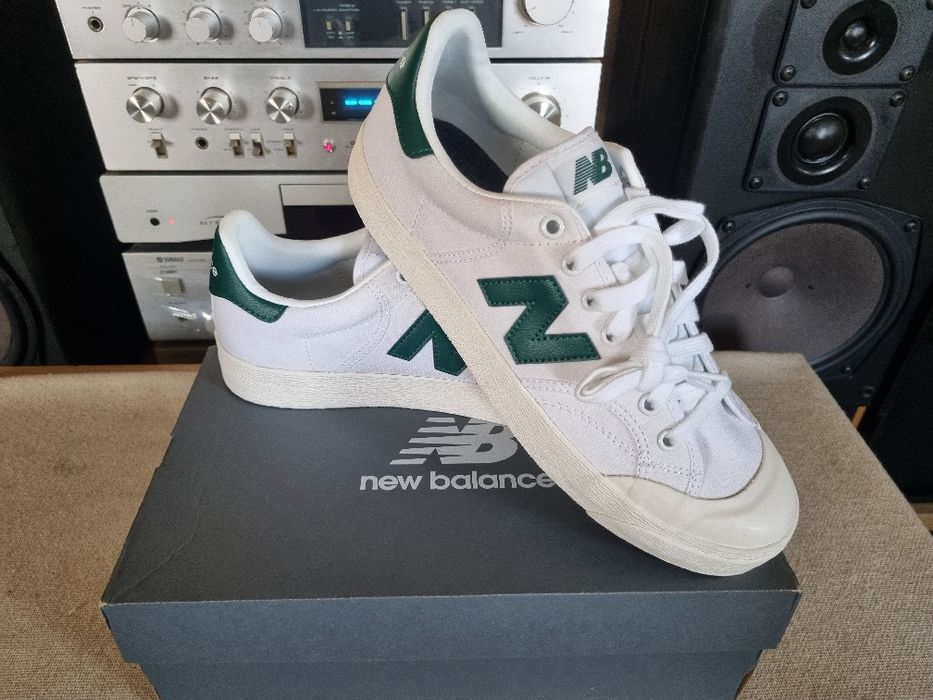 Sneakersi New Balance. Marimea 43. Noi.