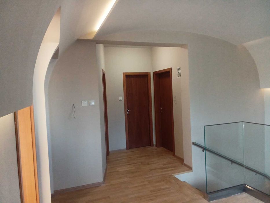 Дава се под наем Мезонет в Пловдив, Център - 270 кв.м за 1495.83 € - Снимка #16