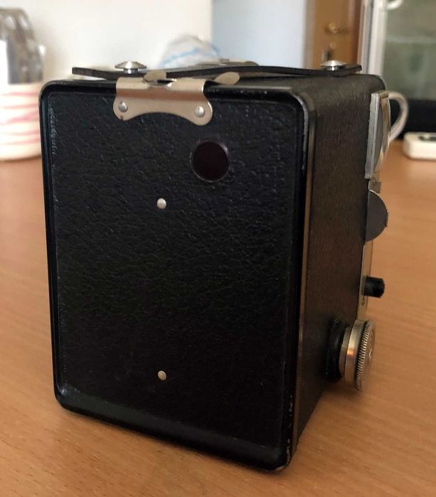 Aparat foto vintage 1946 Kodak SIX-20 Brownie model D 620 film box