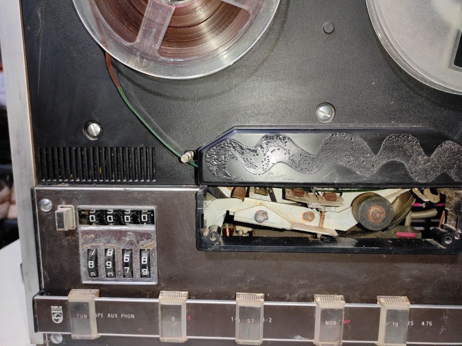 Philips N4510 pornește, pentru piese sau reparatie