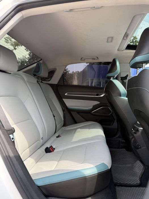 Geely sedan 2023 vs gentra