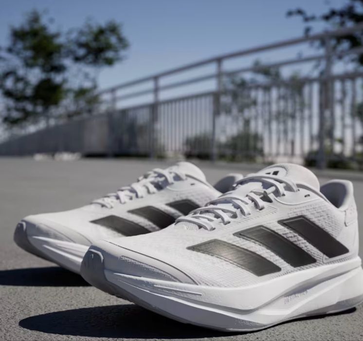 Подаются ОРИГИНАЛЬНЫЕ adidas  привезены ис США.