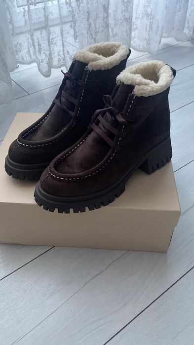 Продам новые зимние ботинки.