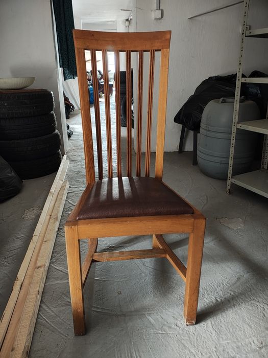 Scaune din  lemn masiv tapițate