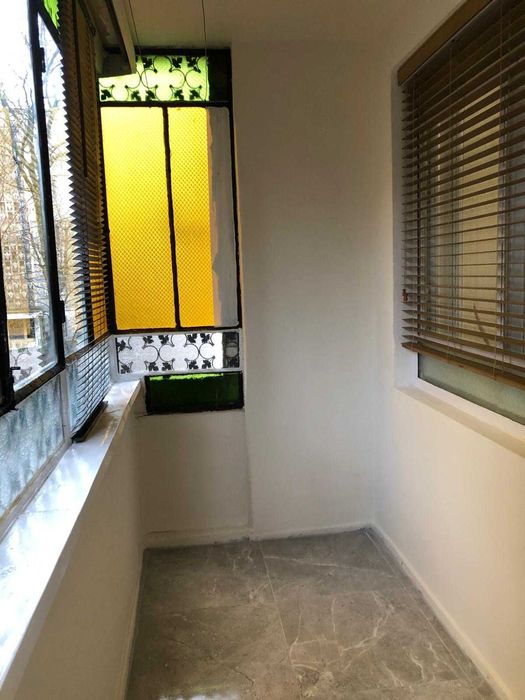 Inchiriez apartament 3 camere decomandat,zona Complex Mic renovat recent baie&bucatarie noi nemobilat(mobilat la cerere),pret450 euro