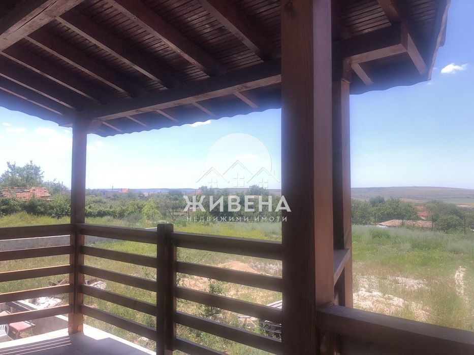 Продава къща в с.Чернево, РЗП: 300 кв.м, двор - 2150 кв.м