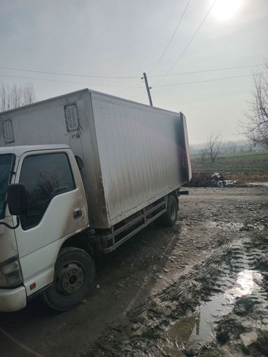 Isuzu 2013 srochno sotiladi