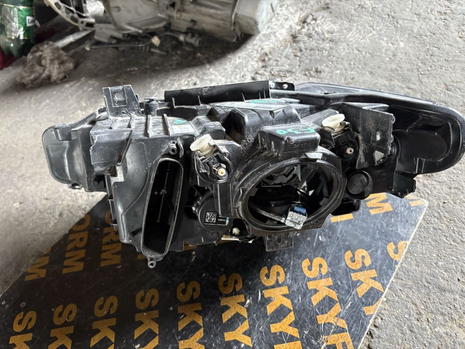 Bmw F30 Bi xenon Десен фар със завиване Би ксенон