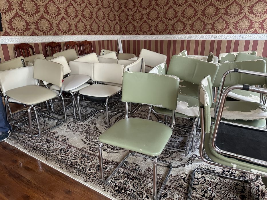 Продам кожанный диван углавой