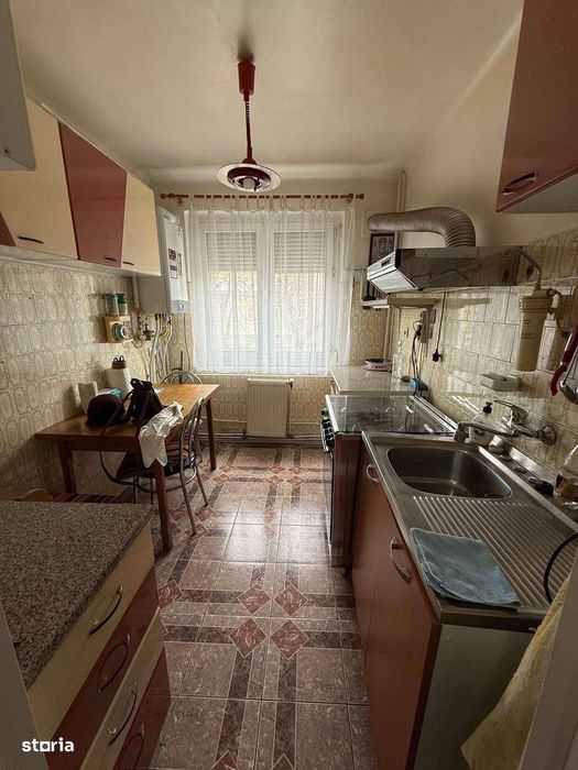 De vânzare apartament 3 camere Zona Bld Independeței